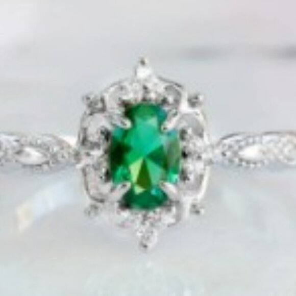 Green Cubic Zirconia - Luxurious White Golden Plated Alloy Women size 8 - Picture 3 of 8